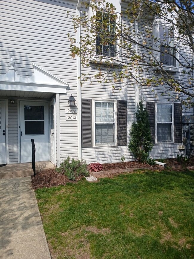 Building Photo - 2BR MORGANDALE CONDO AVAIL. IMMED!!