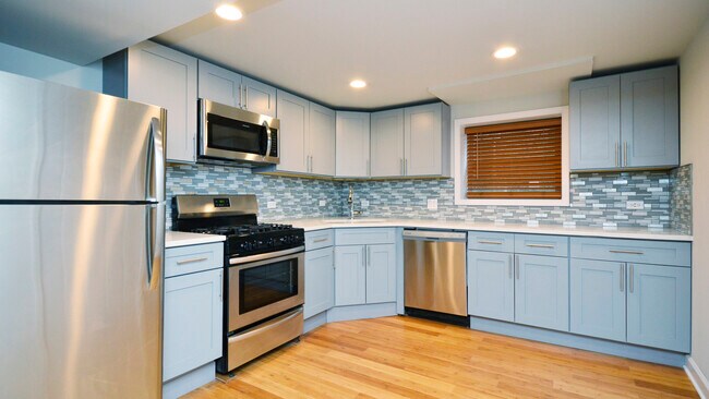 Foto del edificio - 6429 N Lakewood Ave