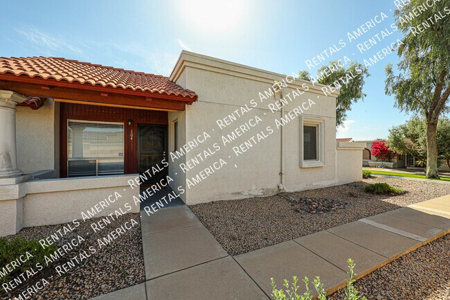 Foto del edificio - 10815 W Northern Ave