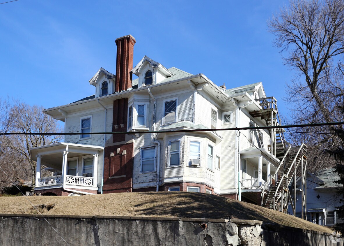 Building Photo - 237 Fairview Ave