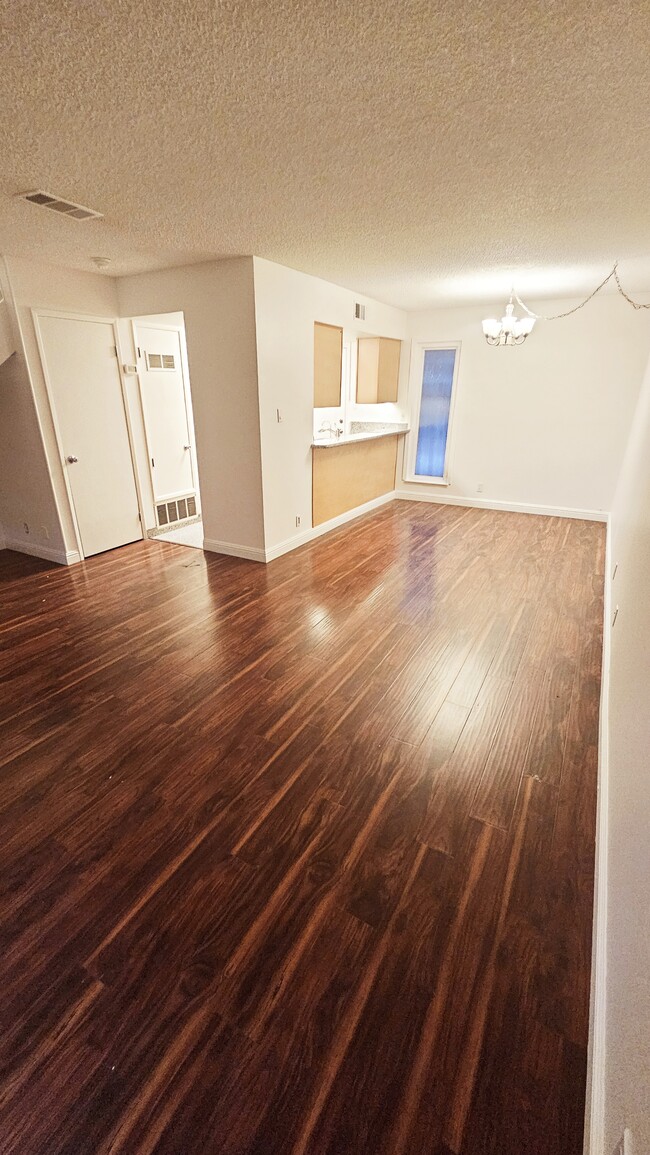 Building Photo - 5516 Roundtree Dr