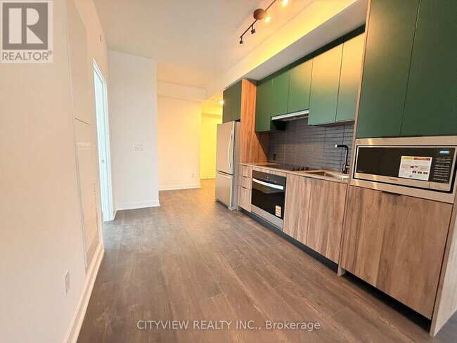 Building Photo - 1007 The Queensway