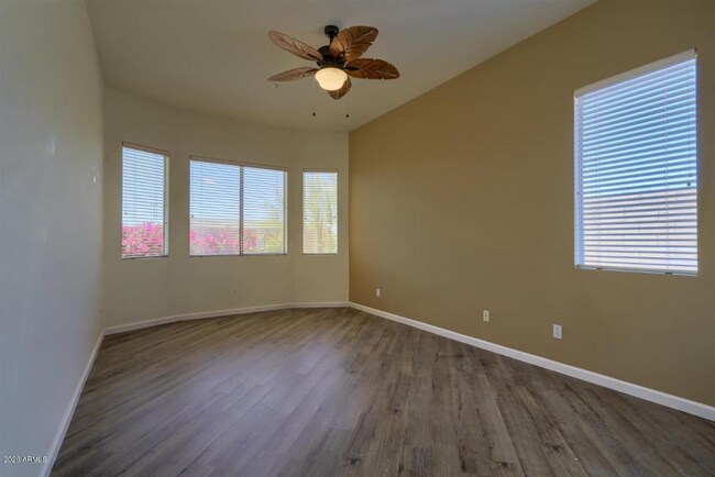 Foto del edificio - 15344 N 102nd St