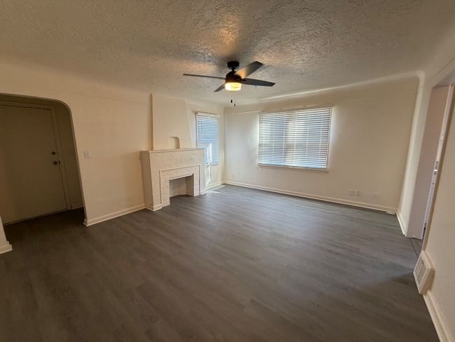 Building Photo - 820 Central Ave