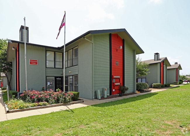 garden park apartments arlington tx building photo