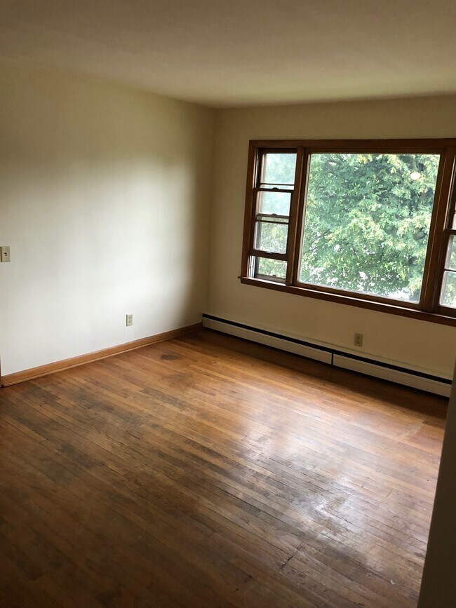 Living Room - 3137 Milwaukee St