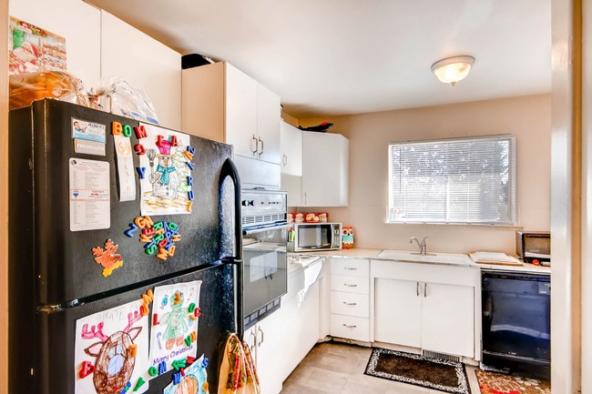 Building Interior Kitchen Photo - Wadsworth Arms