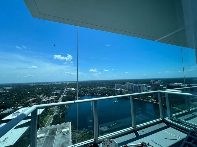 Foto del edificio - 150 E Robinson St