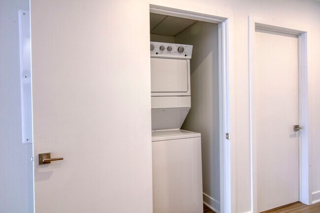 Building Photo - 9675 Av. Papineau