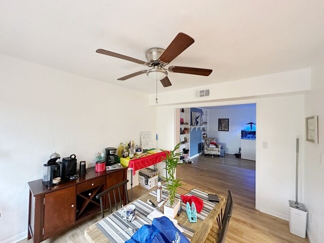 Foto del edificio - Beautiful, Renovated 4 Bedroom, 2 Bathroom...