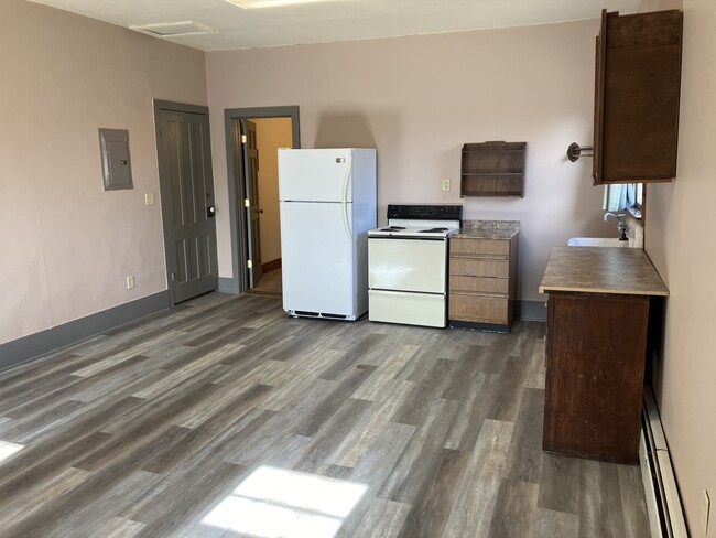 Kitchen Area - N8133 Franklin Rd