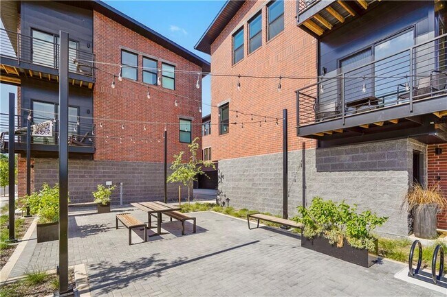 Foto del edificio - 333 Sweetspire Ct