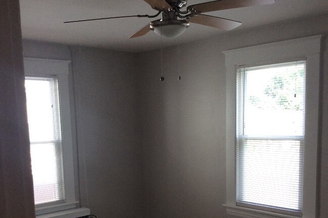Bedroom 2 w/ ceiling fan - 88 Windsor St