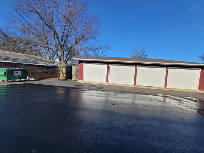 Building Photo - 1688 Alison Dr