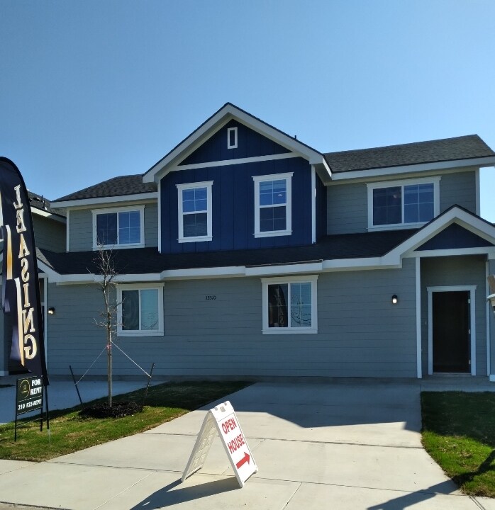 Townhome - 13350 Stadium Cv
