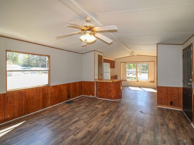 Foto del edificio - Updated 2BR/1BA Trailer in Muscle Shoals – Quiet Country Setting