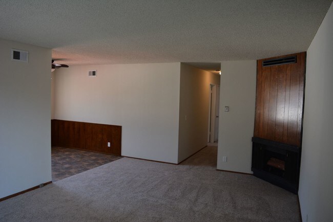 Building Photo - 686 Rebecca Way