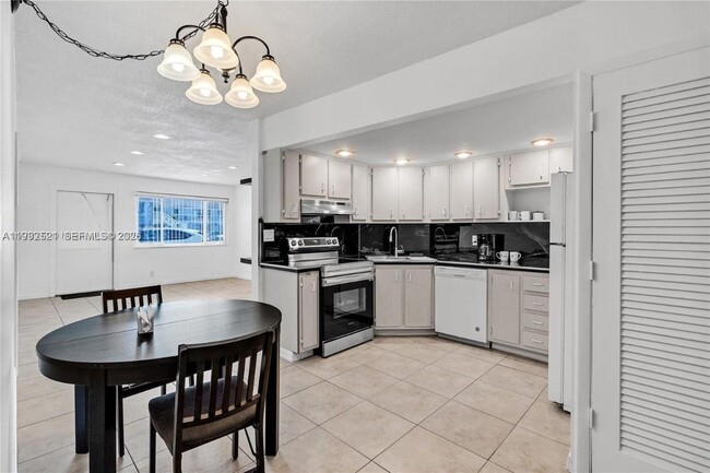 Foto del edificio - 2175 NE 56th St