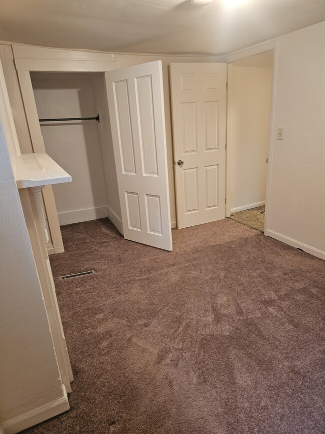 2nd bedroom - 1156 Oakmont Ave