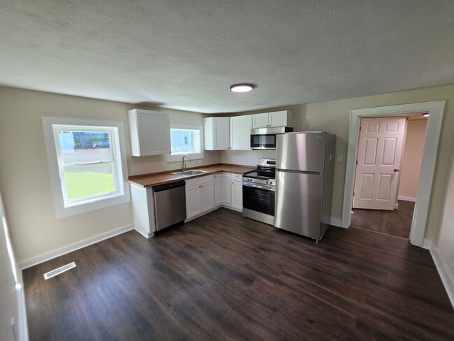 Building Photo - 1601 Chinquapin Grove Rd