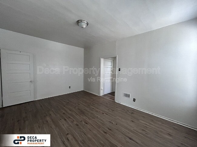 Building Photo - 3226 Utah St