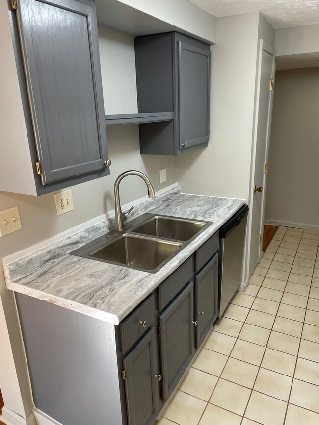 Building Photo - 4360 Inner Circle Dr
