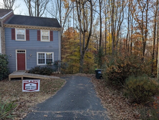 Building Photo - 142 Quince Ln