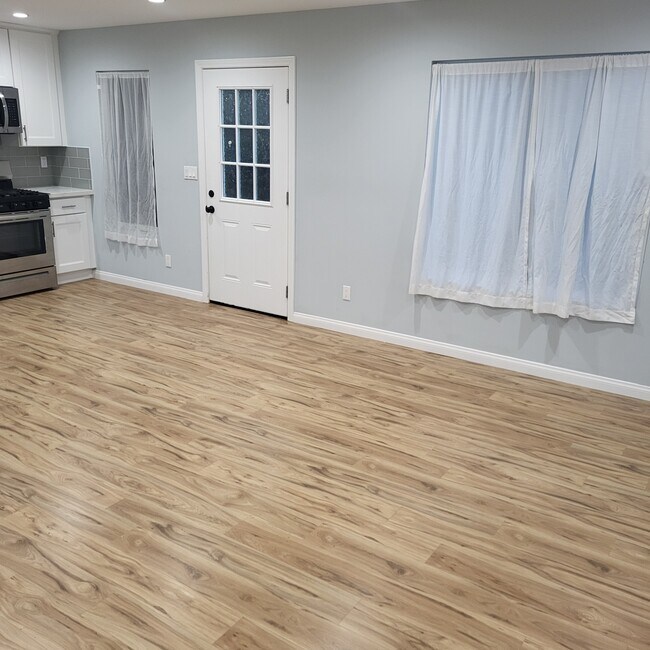 Puerta principal - 10829 Woodbine St