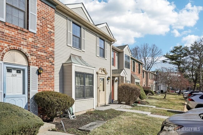 Building Photo - 204 Hampshire Ct