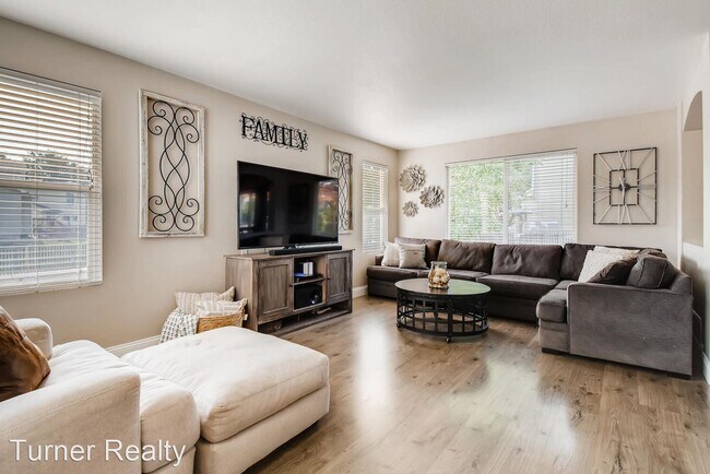 Building Photo - 4 br, 2.5 bath House - 979 Wolf Creek Drive