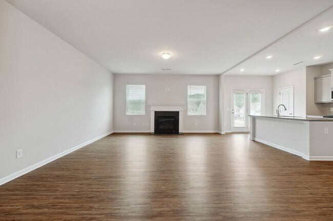 Building Photo - Brookview Townhome in North Forsyth!