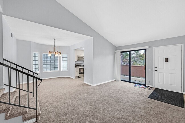 Foto del edificio - Spacious and fully remodeled 3 bedroom and...