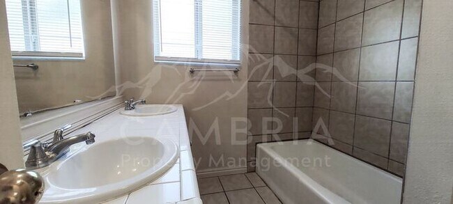 Building Photo - Cozy 5 BR home in Salt Lake City