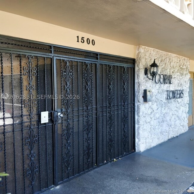 Building Photo - 1500 NE 127th St