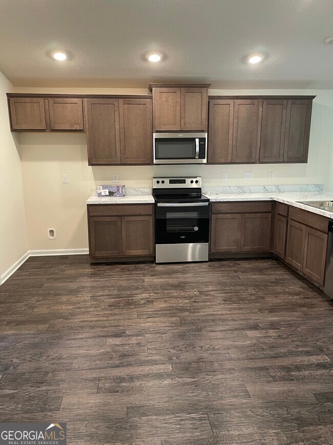 Foto del edificio - 127 Teakwood Dr