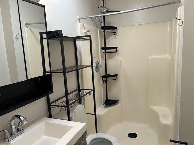 Building Photo - 8747 Brae Brooke Dr