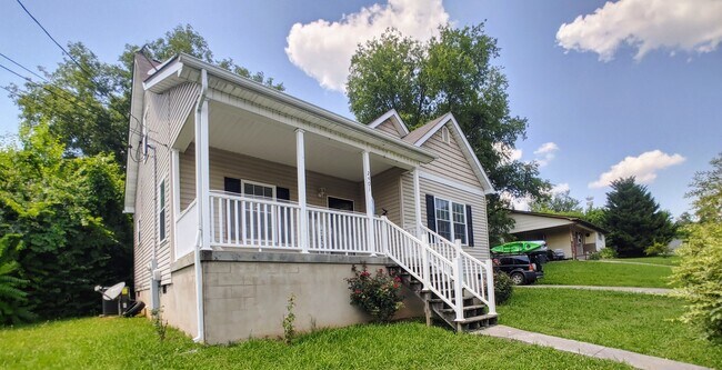 Building Photo - 2401 E Glenwood Ave
