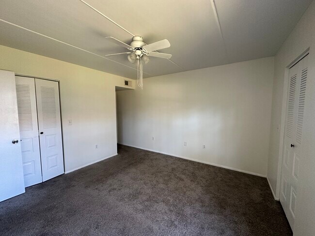 Foto del edificio - 409 Meadow Ln