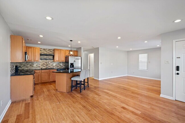 Building Photo - 1112 Belmont Ave