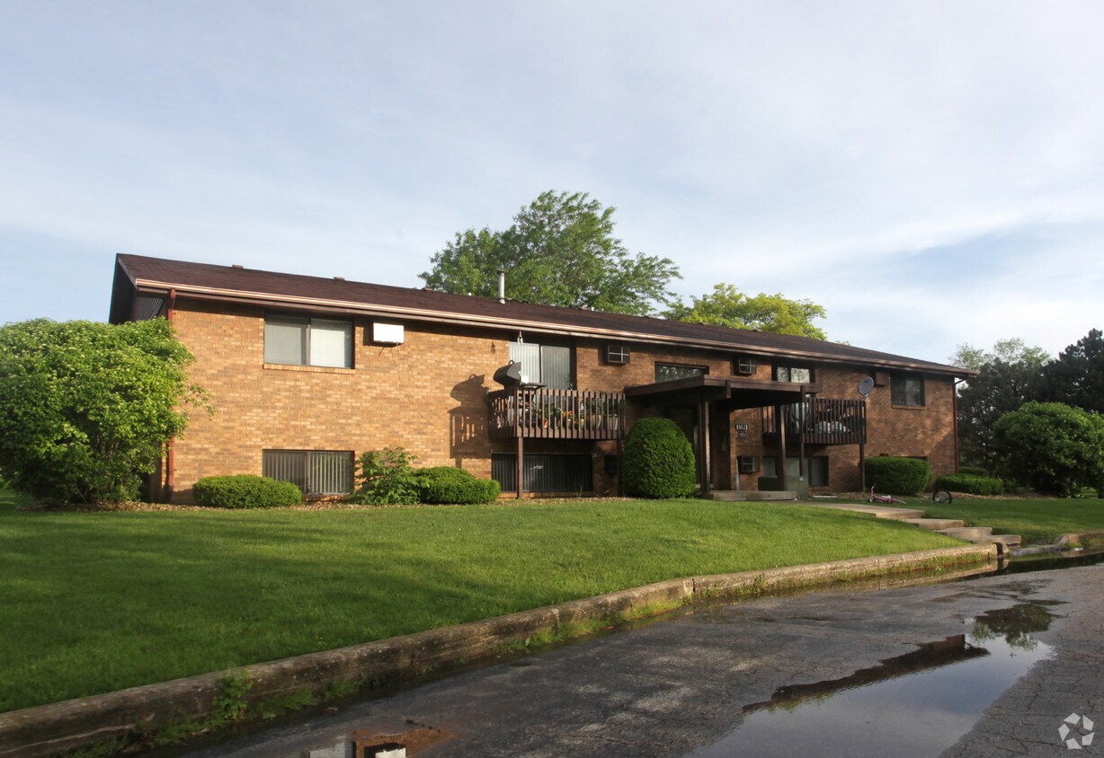 Foto del edificio - 11621-11631 Roberts St