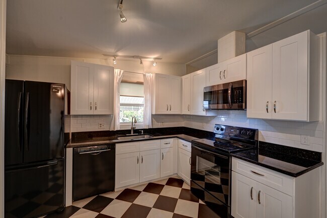 Building Photo - 249 Loon Ln
