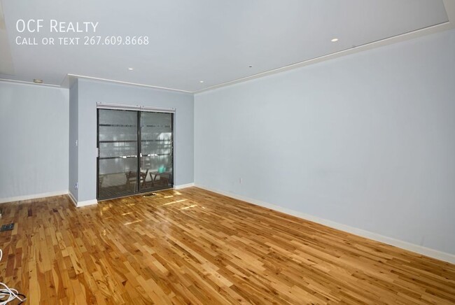 Building Photo - Wash Sq West 2 Bed Condo