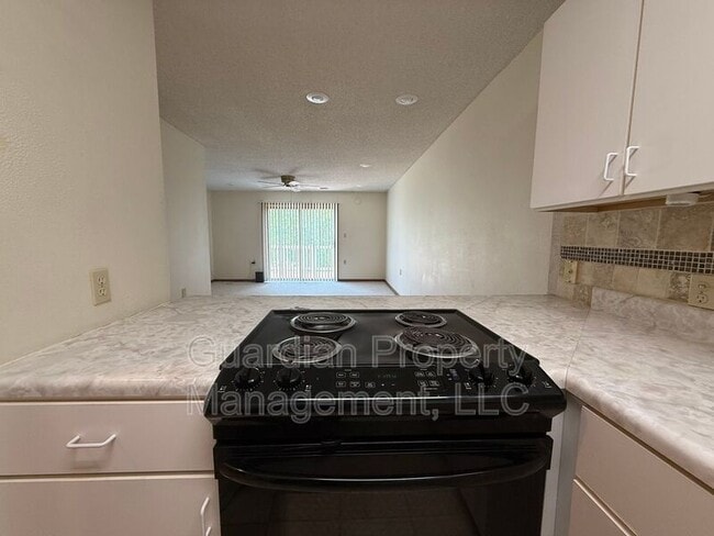 Foto del edificio - 1633 N Country Club Rd