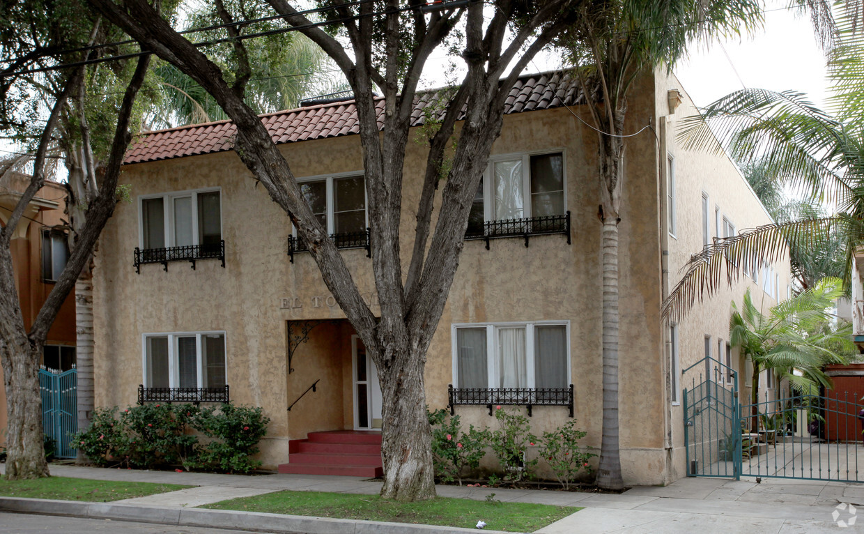 Primary Photo - 926 E Appleton St