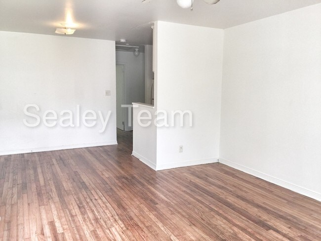 Building Photo - 1610 Lake Ave
