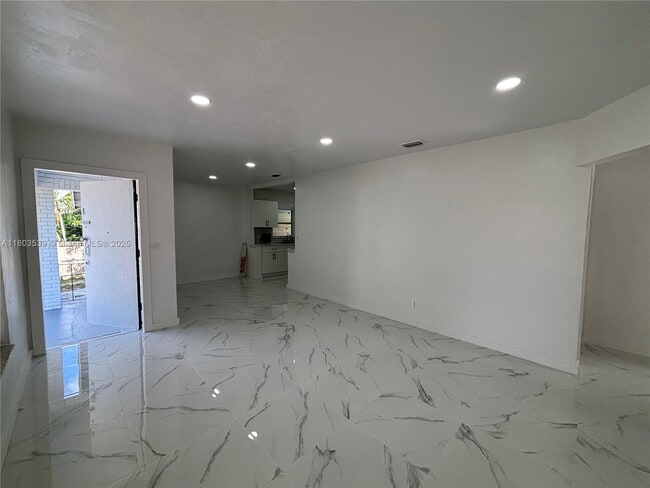Building Photo - 191 W 59th St