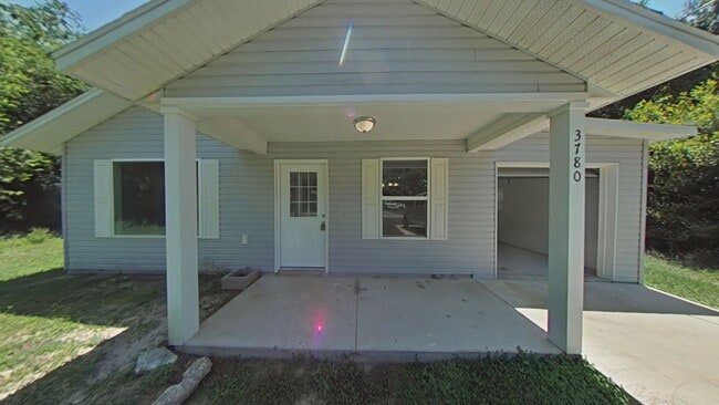 Building Photo - Charming 3 Bedroom, 2 Bathroom Home for Rent in Summerfield, FL