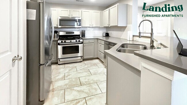 718 W Trade St Unit 813.1249216 photo'