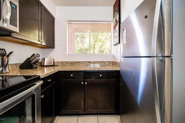 Building Photo - 7494 E Earll Dr