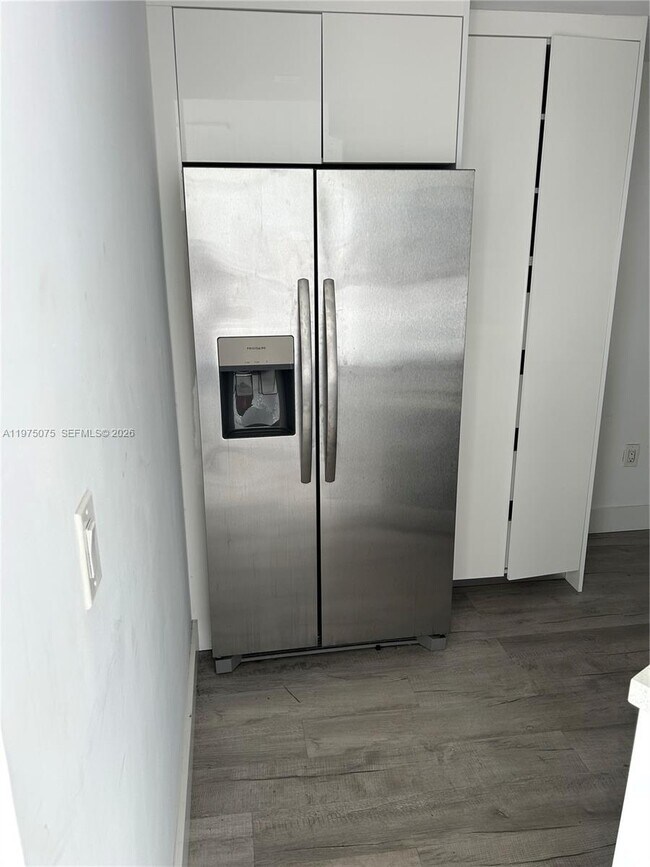 Foto del edificio - 6921 Environ Blvd